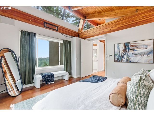 4183 Sw GREENLEAF Dr, Portland, OR 97221