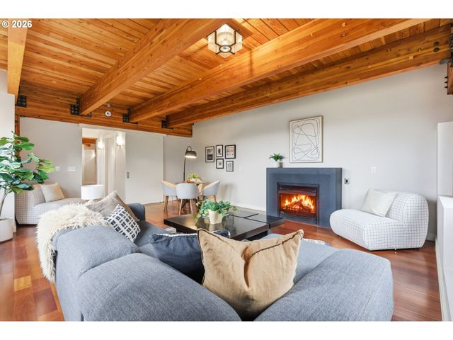 4183 Sw GREENLEAF Dr, Portland, OR 97221