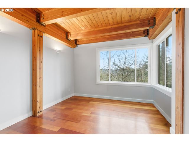 4183 Sw GREENLEAF Dr, Portland, OR 97221