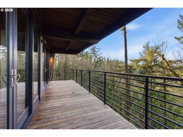 4183 Sw GREENLEAF Dr, Portland, OR 97221