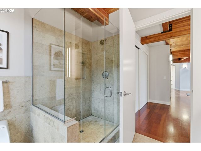 4183 Sw GREENLEAF Dr, Portland, OR 97221