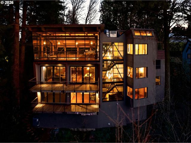 4183 Sw GREENLEAF Dr, Portland, OR 97221