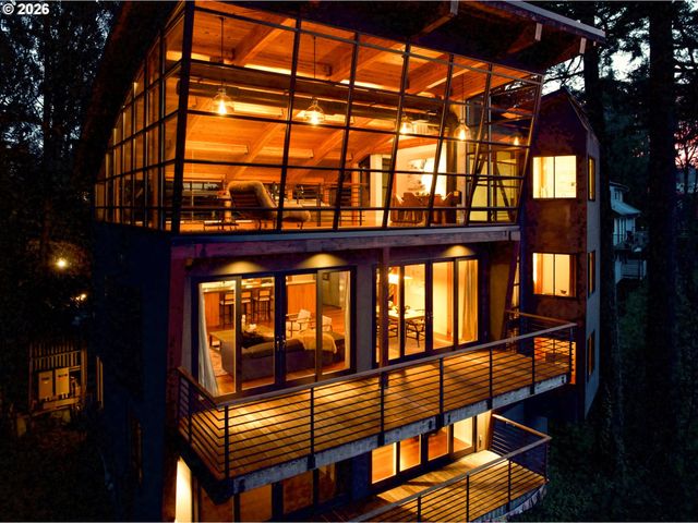 4183 Sw GREENLEAF Dr, Portland, OR 97221