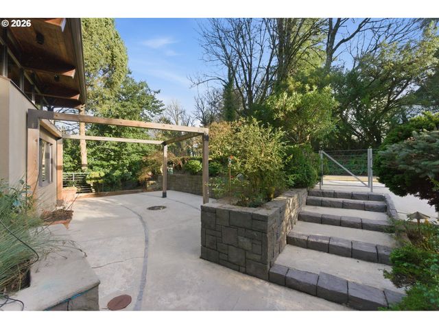 4183 Sw GREENLEAF Dr, Portland, OR 97221