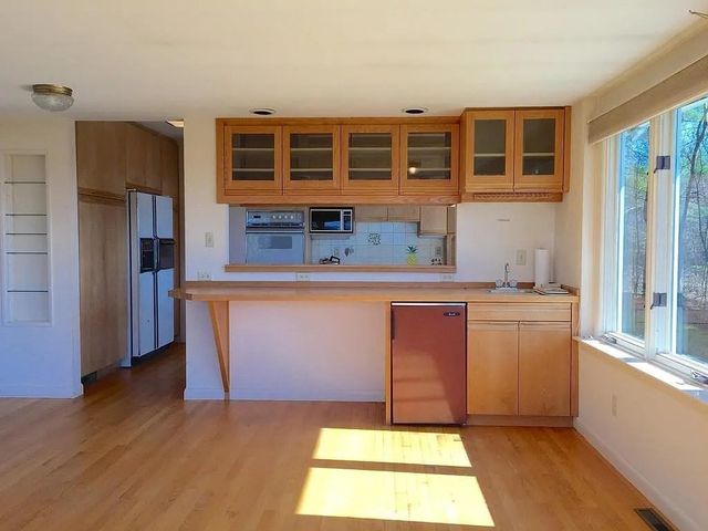 61 Arnold Rd, Pelham, MA 01002