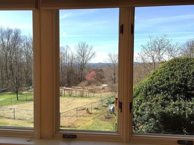 61 Arnold Rd, Pelham, MA 01002