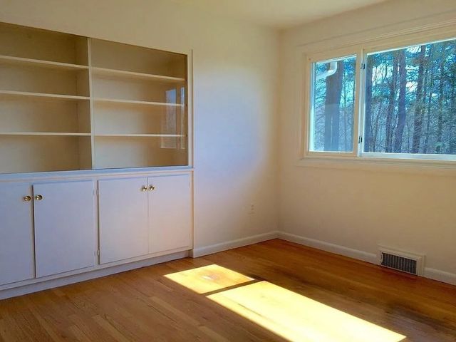 61 Arnold Rd, Pelham, MA 01002