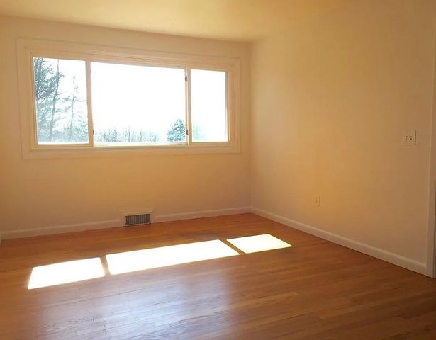 61 Arnold Rd, Pelham, MA 01002