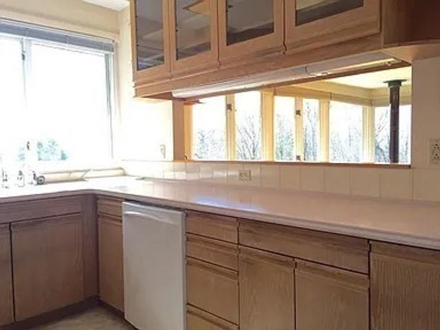 61 Arnold Rd, Pelham, MA 01002