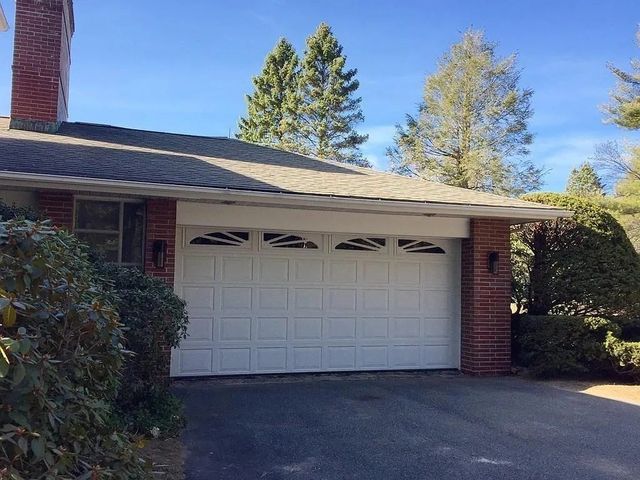61 Arnold Rd, Pelham, MA 01002
