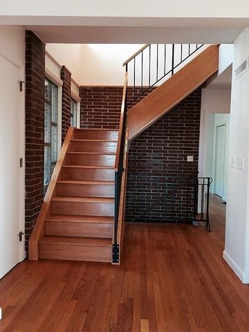 61 Arnold Rd, Pelham, MA 01002