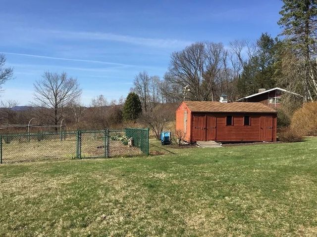 61 Arnold Rd, Pelham, MA 01002