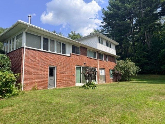 61 Arnold Rd, Pelham, MA 01002