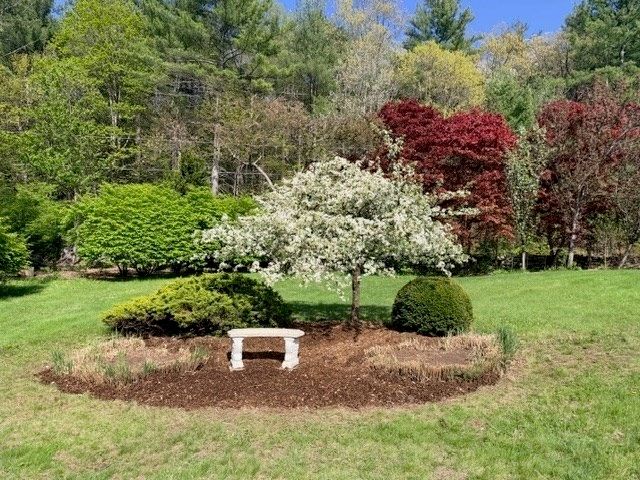 61 Arnold Rd, Pelham, MA 01002
