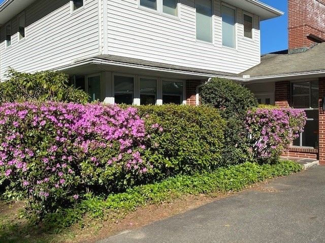 61 Arnold Rd, Pelham, MA 01002