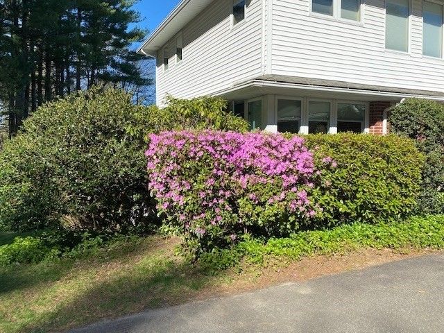 61 Arnold Rd, Pelham, MA 01002