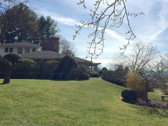 61 Arnold Rd, Pelham, MA 01002