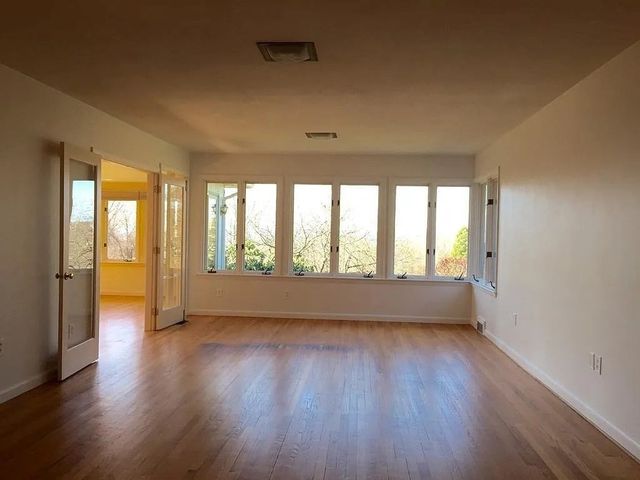 61 Arnold Rd, Pelham, MA 01002