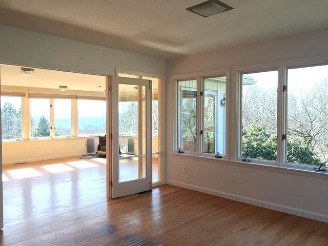 61 Arnold Rd, Pelham, MA 01002