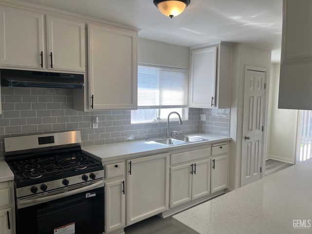 126 Clyde Street, Bakersfield, CA 93307