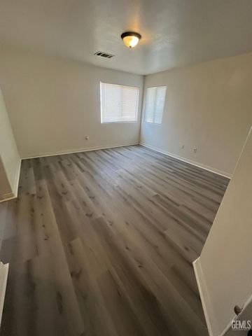 126 Clyde Street, Bakersfield, CA 93307