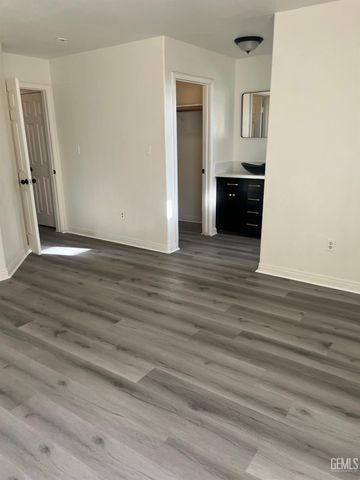 126 Clyde Street, Bakersfield, CA 93307