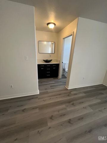 126 Clyde Street, Bakersfield, CA 93307