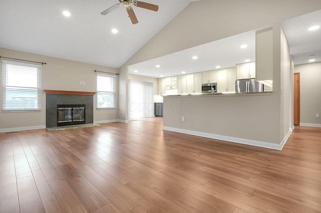 2048 Mayflower Circle, Grove City, OH 43123