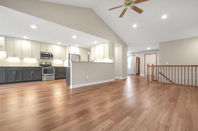 2048 Mayflower Circle, Grove City, OH 43123