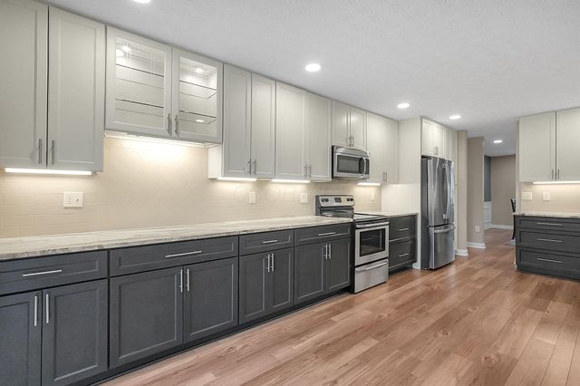 2048 Mayflower Circle, Grove City, OH 43123