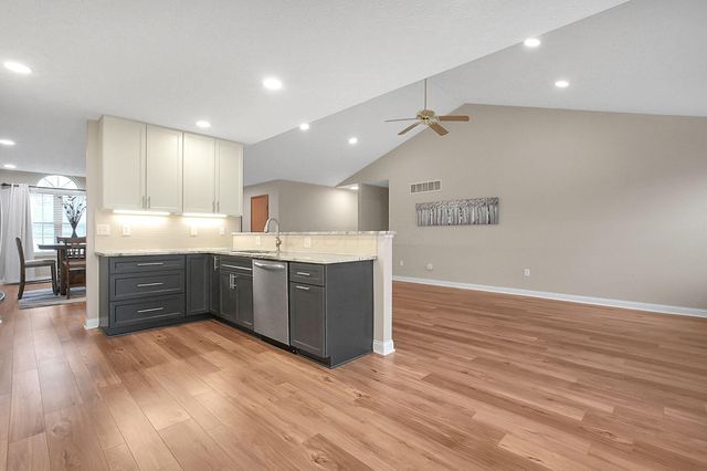 2048 Mayflower Circle, Grove City, OH 43123