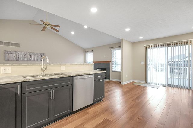 2048 Mayflower Circle, Grove City, OH 43123