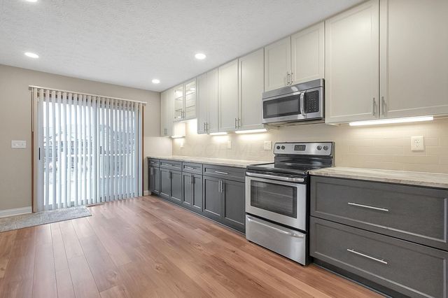 2048 Mayflower Circle, Grove City, OH 43123