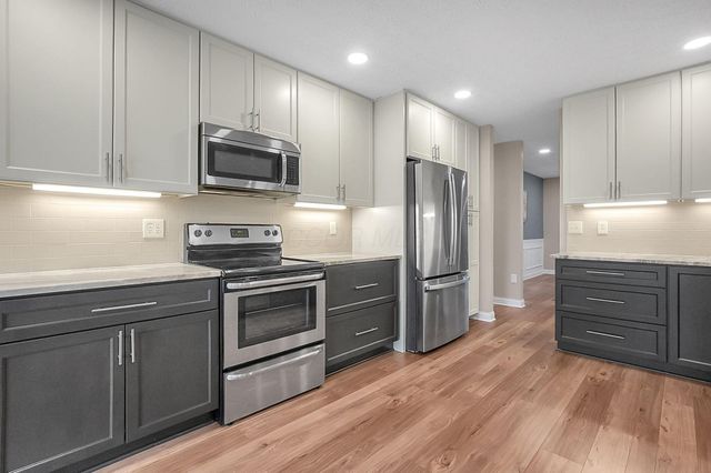 2048 Mayflower Circle, Grove City, OH 43123