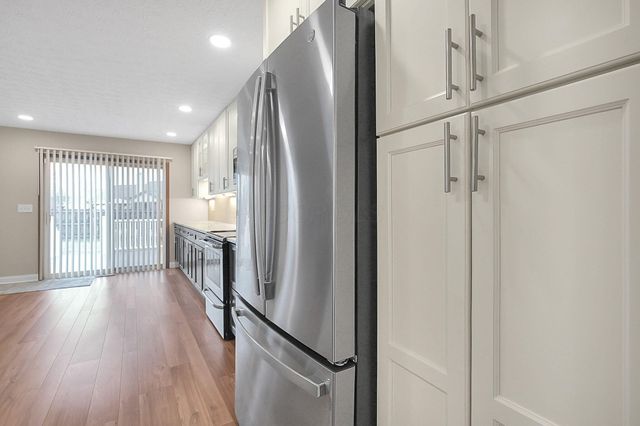 2048 Mayflower Circle, Grove City, OH 43123