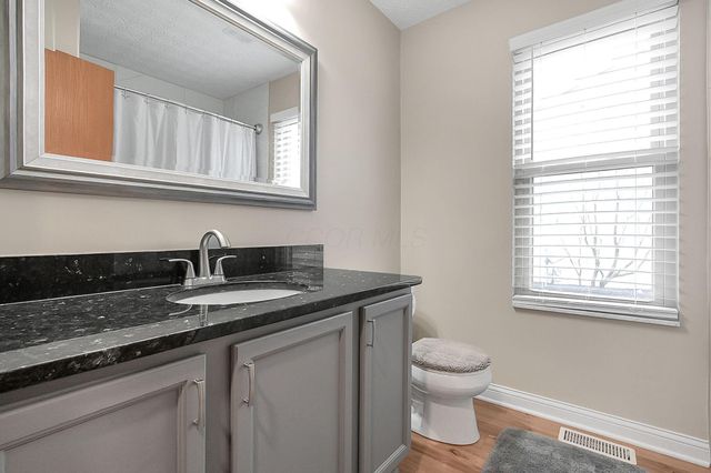 2048 Mayflower Circle, Grove City, OH 43123