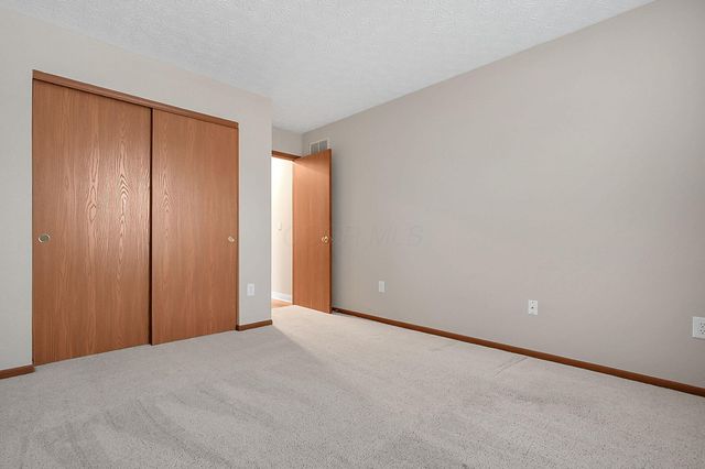 2048 Mayflower Circle, Grove City, OH 43123