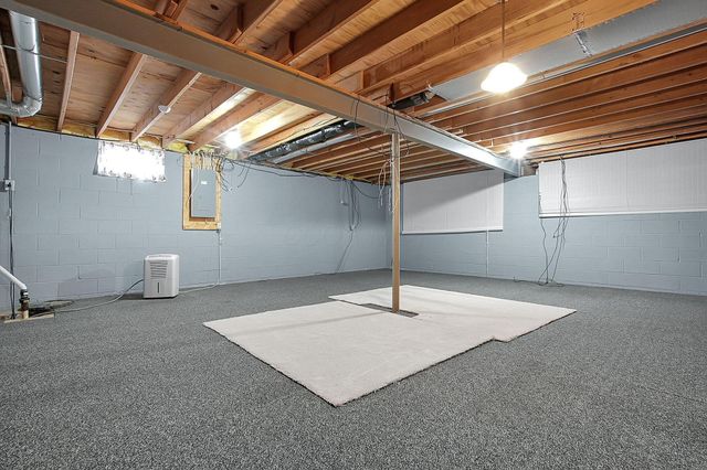 2048 Mayflower Circle, Grove City, OH 43123