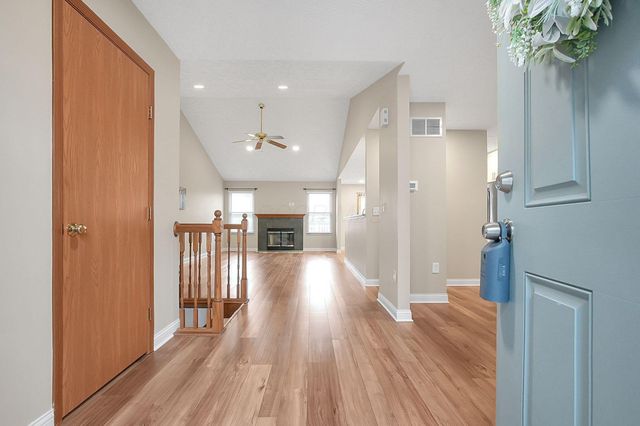 2048 Mayflower Circle, Grove City, OH 43123