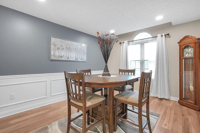 2048 Mayflower Circle, Grove City, OH 43123