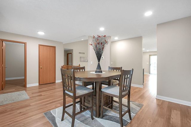 2048 Mayflower Circle, Grove City, OH 43123