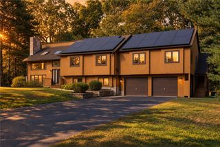 8 Robin Drive, North Kingstown, RI 02852