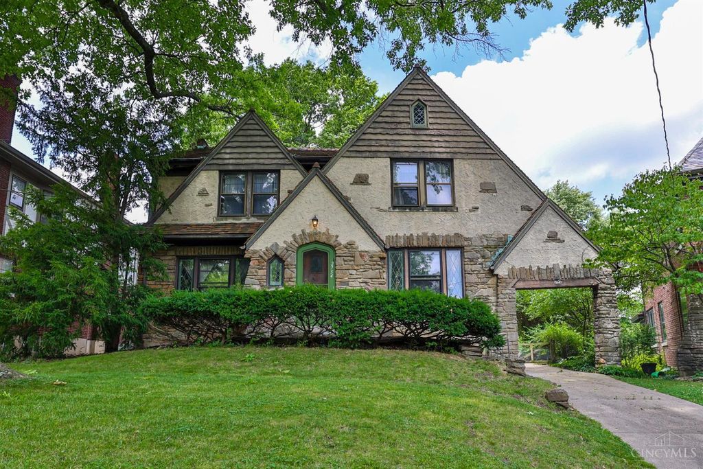 2754 Powell Drive, Cincinnati, OH 45211