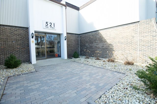 521 73RD Street 104, Downers Grove, IL 60516