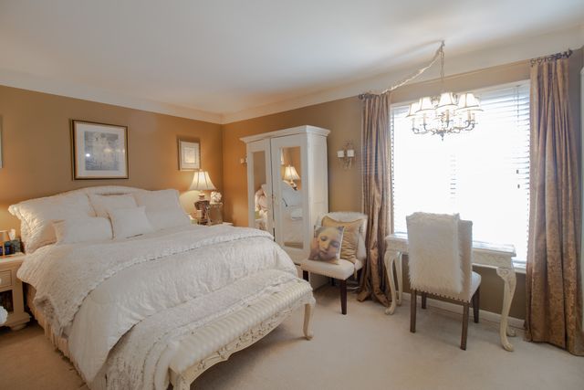 521 73RD Street 104, Downers Grove, IL 60516