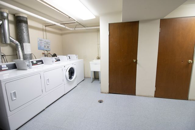 521 73RD Street 104, Downers Grove, IL 60516