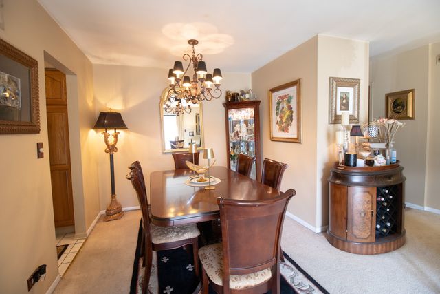 521 73RD Street 104, Downers Grove, IL 60516