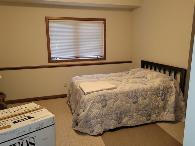 6070 Far Hills Way, Kalamazoo, MI 49009