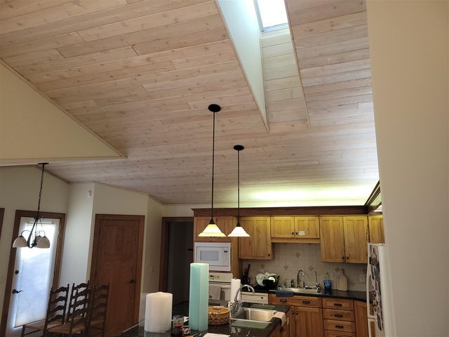 6070 Far Hills Way, Kalamazoo, MI 49009