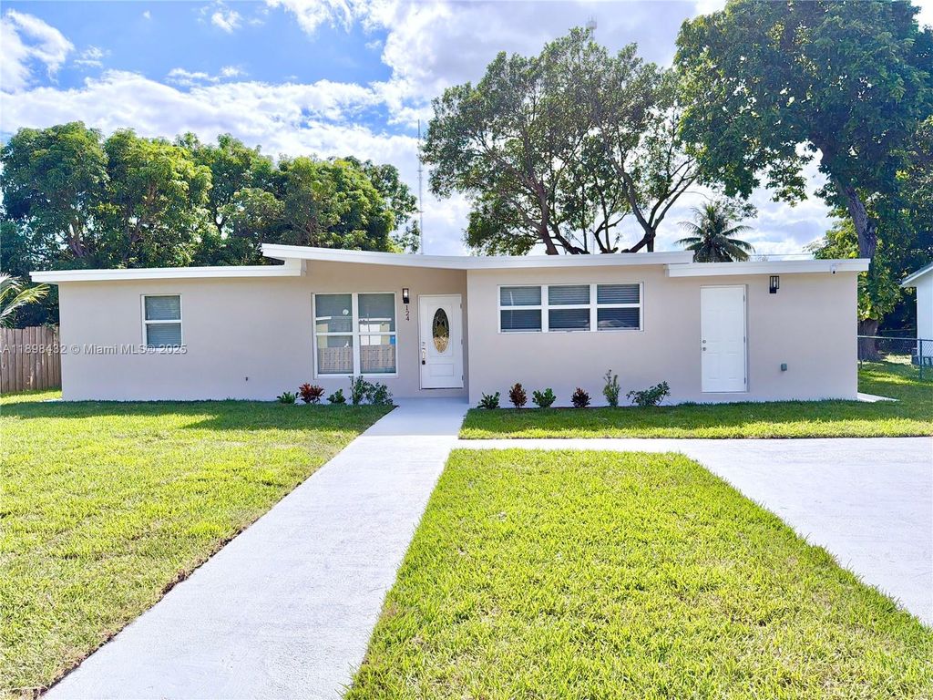 124 Harvard Rd, West Park, FL 33023